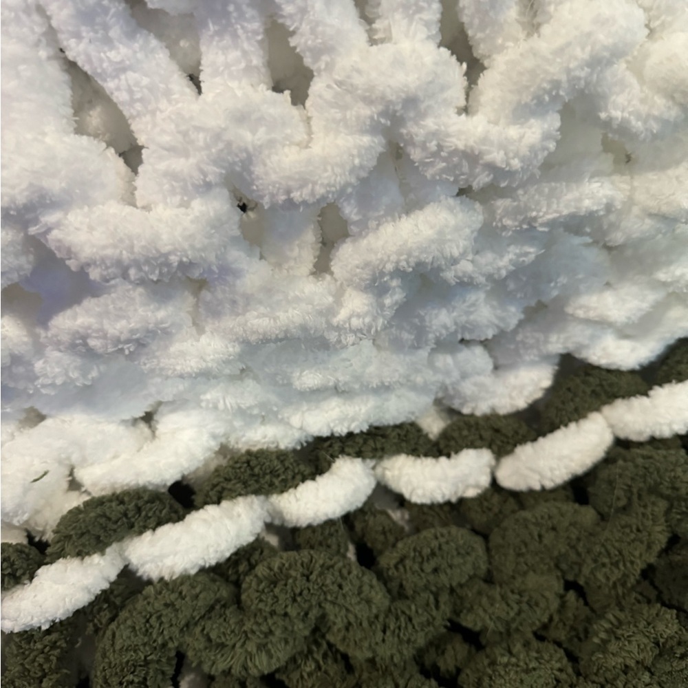 Hand Crafted Chunky Knit Blanket - Picture 5 of 10
